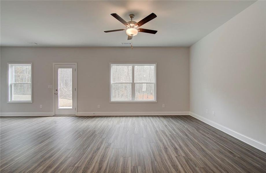 Spacious, unfurnished interior of a new home in Crofton Place Enclave, Snellville (Image 18).
