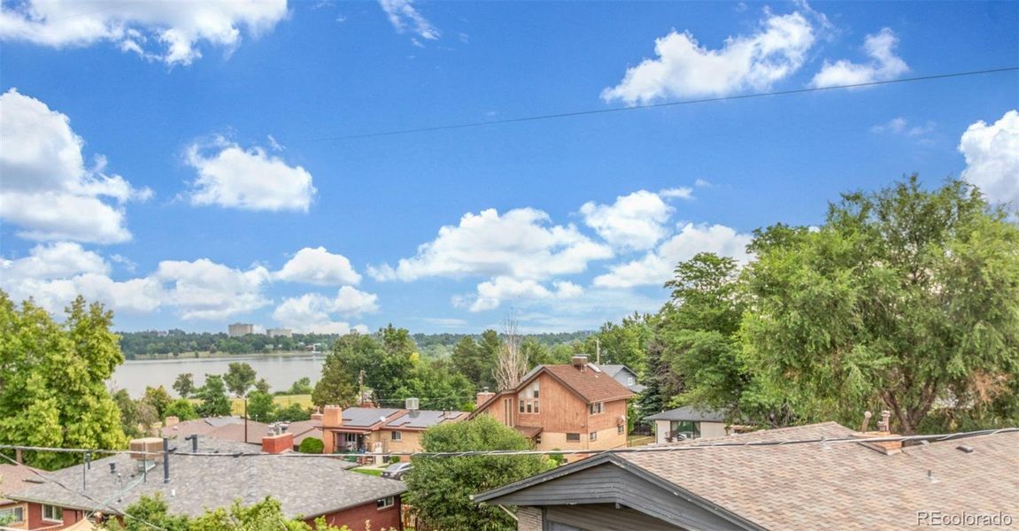 Image 10 of a home in .