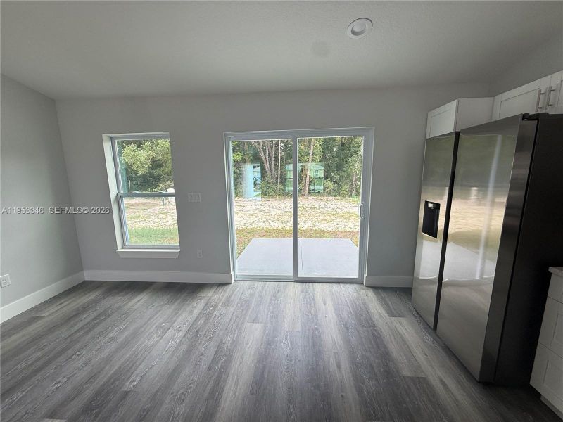 Spacious, unfurnished interior of a new home in , Dunnellon (Image 11).