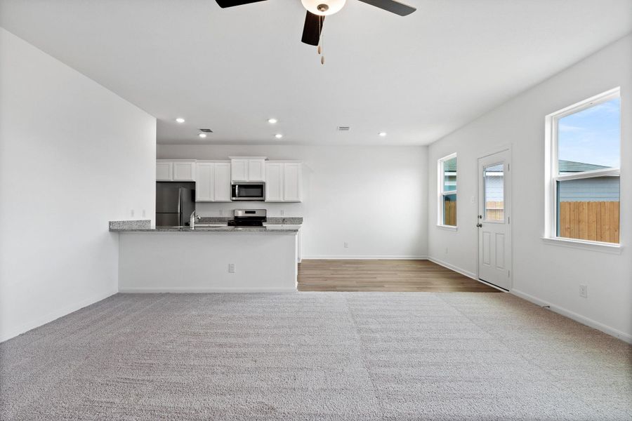 Spacious, unfurnished interior of a new home in Sunset Oaks, Maxwell (Image 7).