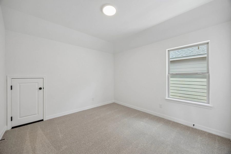 Spacious, unfurnished interior of a new home in Austin Point, Richmond (Image 18).