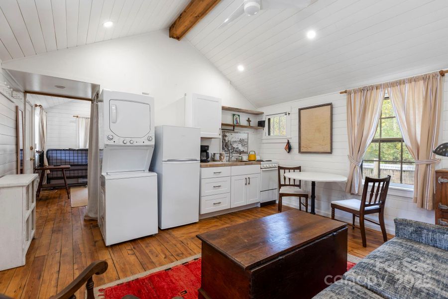 Historic Restored  Cottage Den and Kitcehn