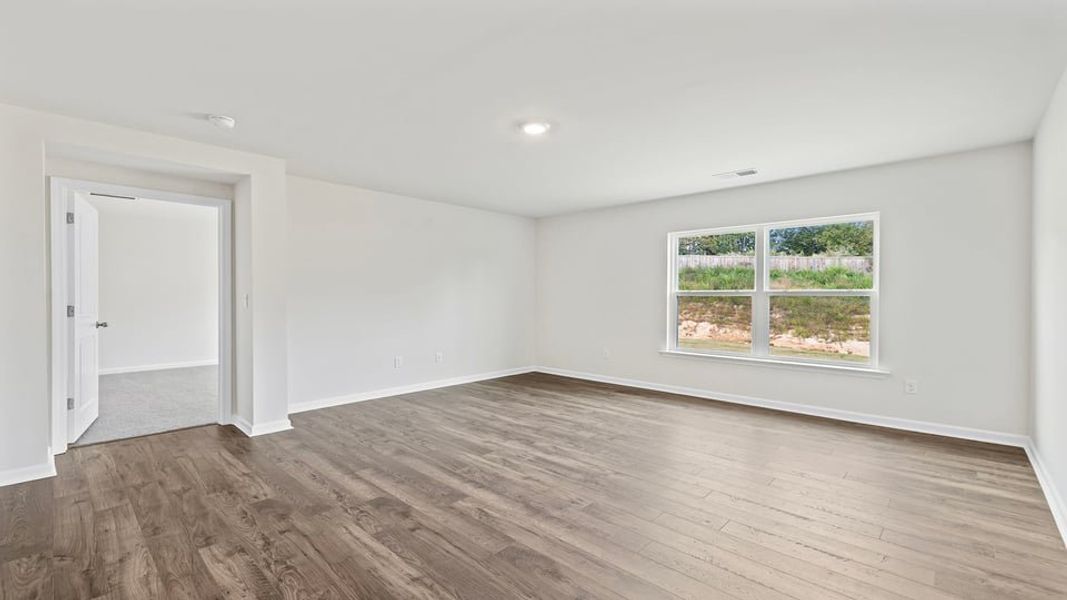 Spacious, unfurnished interior of a new home in Hunters Ridge, Woodruff (Image 25).