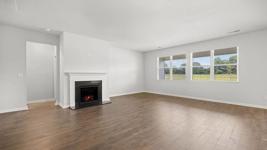 Spacious, unfurnished interior of a new home in Chukker Creek Landing, Aiken (Image 17).