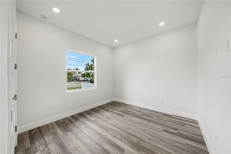 Spacious, unfurnished interior of a new home in , St. Petersburg (Image 24).