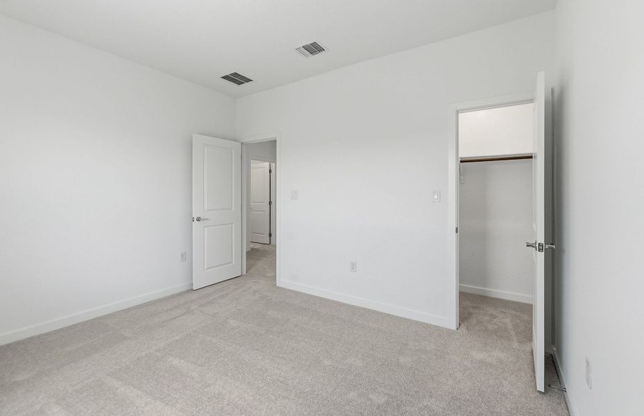 Spacious, unfurnished interior of a new home in Kuempel Farms, Pflugerville (Image 30).