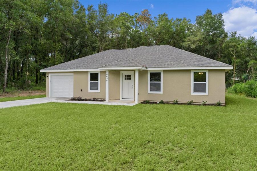 Exterior details and patio area of a home in , Dunnellon (Image 3). Exterior details and patio area of a home in , Dunnellon (Image 3).
