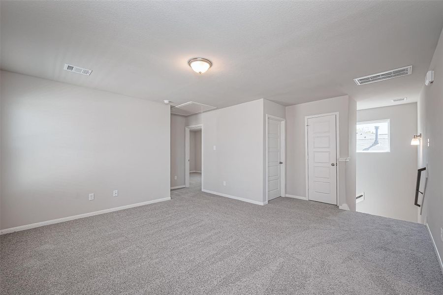 Spacious, unfurnished interior of a new home in River Ranch, Dayton (Image 20).