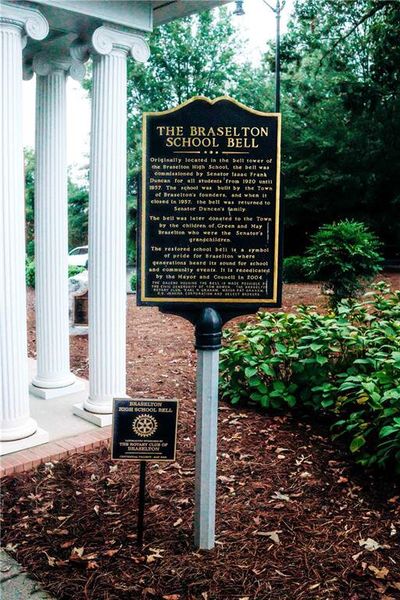 Front exterior of a new home in Rosewood Lake Estates, Hoschton, GA, highlighting curb appeal (Image 79).