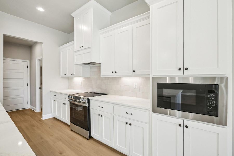 Furnished interior view inside a new home in Drake's Landing, Salado (Image 10).