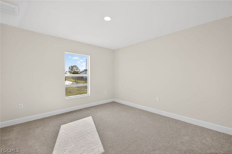 Spacious, unfurnished interior of a new home in Cape Coral, Cape Coral (Image 22).