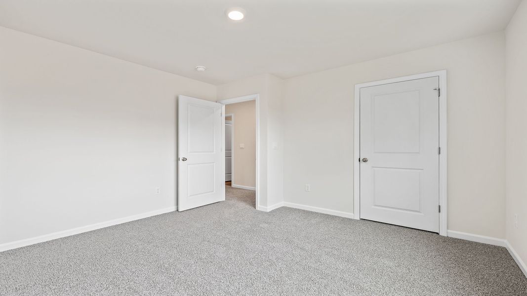 Spacious, unfurnished interior of a new home in Cascade Point, Seneca (Image 26).