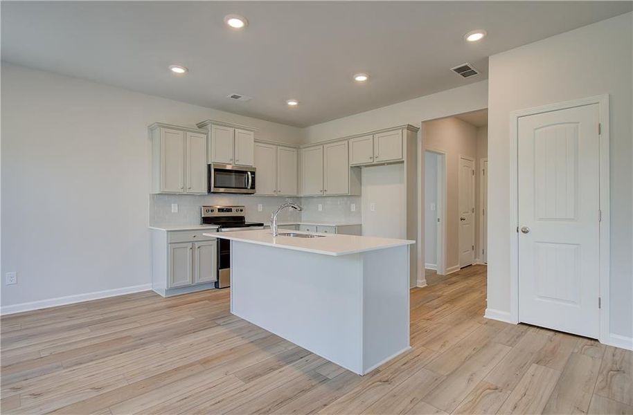 Furnished interior view inside a new home in Chapel Hill, Newnan (Image 6).