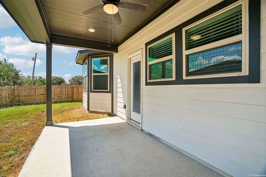 Exterior details and patio area of a home in Catalina, Converse (Image 3).