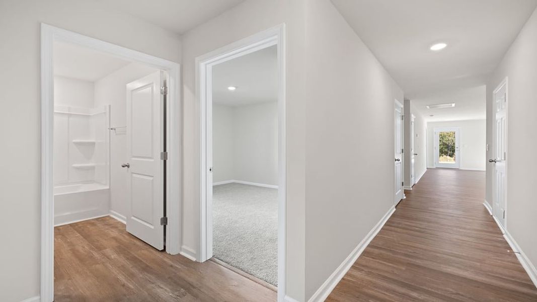 Spacious, unfurnished interior of a new home in Cloverdale Hills, Piedmont (Image 9).