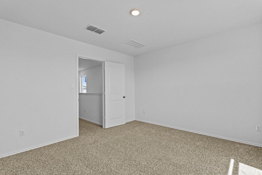 Spacious, unfurnished interior of a new home in Valverde, Bastrop (Image 24).