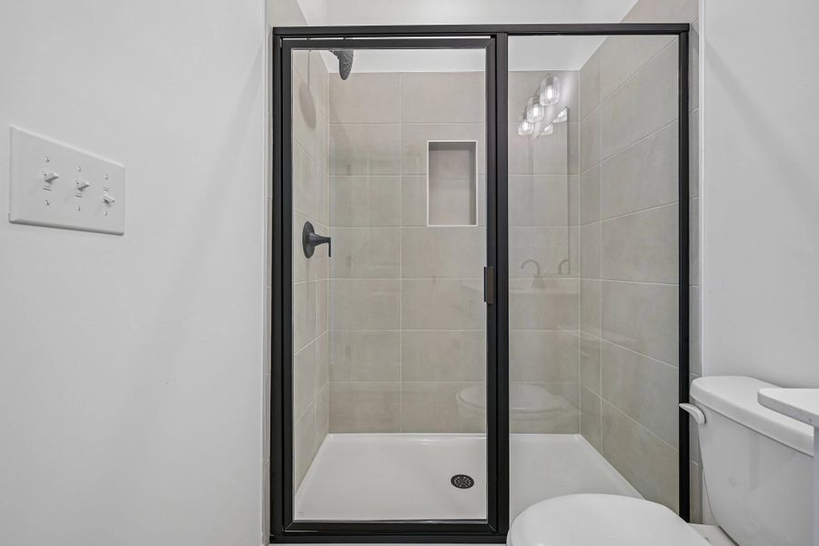 Guest Bath featuring the AW Collection® Harmony - Classic finishes welcome guests with ease.