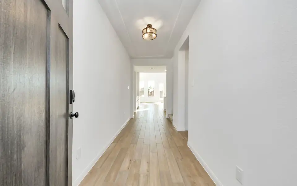 Spacious, unfurnished interior of a new home in Elyson, Katy (Image 8).