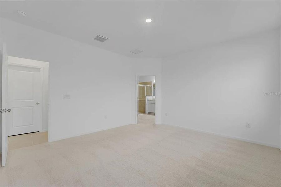Spacious, unfurnished interior of a new home in Cypress Park Estates, Haines City (Image 36).