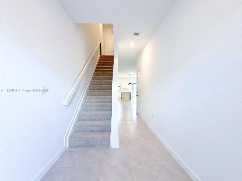 Spacious, unfurnished interior of a new home in , Pompano Beach (Image 29).