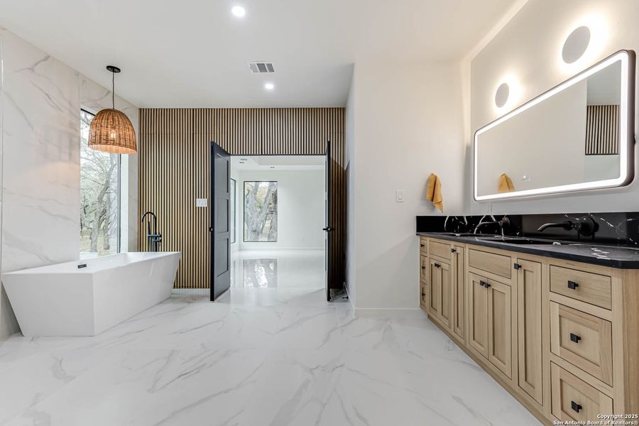 Furnished interior view inside a new home in , Floresville (Image 34).