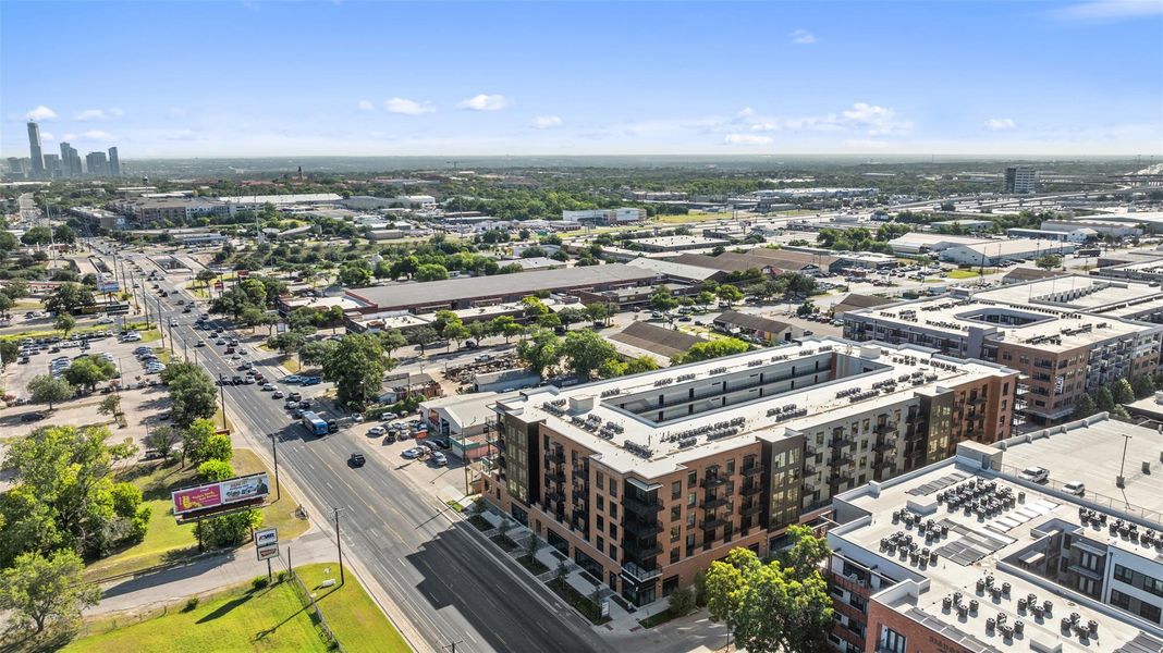 Condo located in Austin, TX showcasing its design and architecture (Image 3).