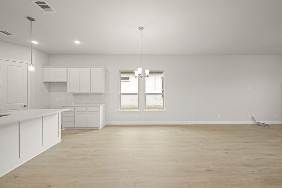 Spacious, unfurnished interior of a new home in Sheppard's Place, Waxahachie (Image 18).