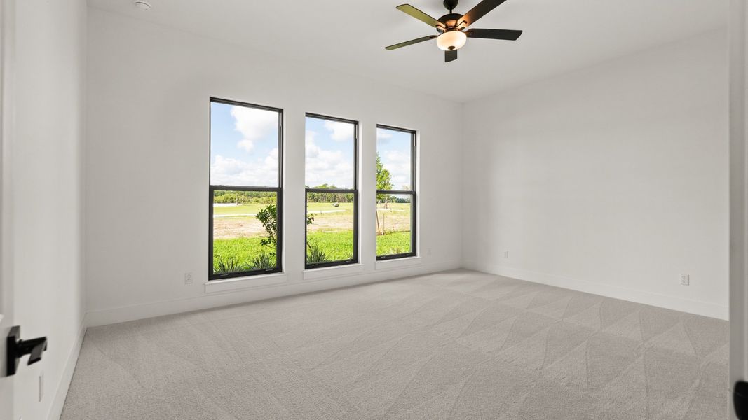 Spacious, unfurnished interior of a new home in Glynlea Country Club, Port St. Lucie (Image 18).