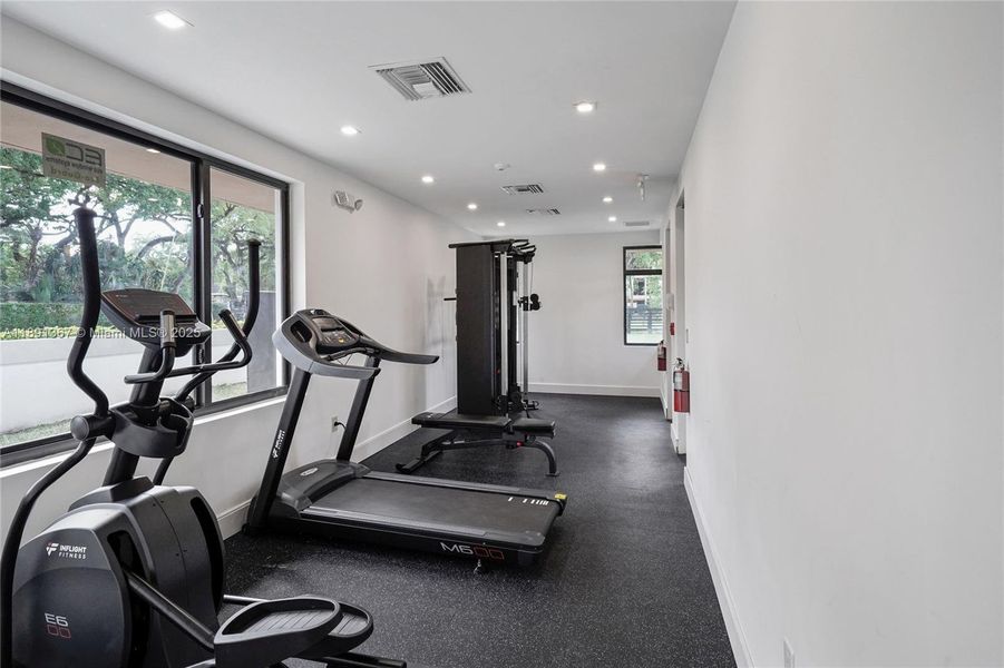 Community amenities in , Dania Beach (Image 19).