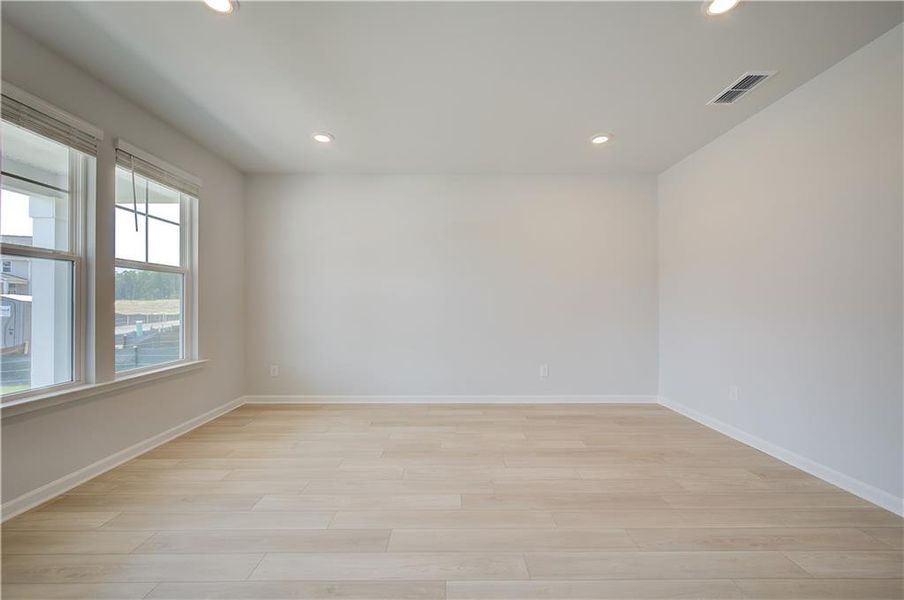 Spacious, unfurnished interior of a new home in Northcroft, Loganville (Image 14).