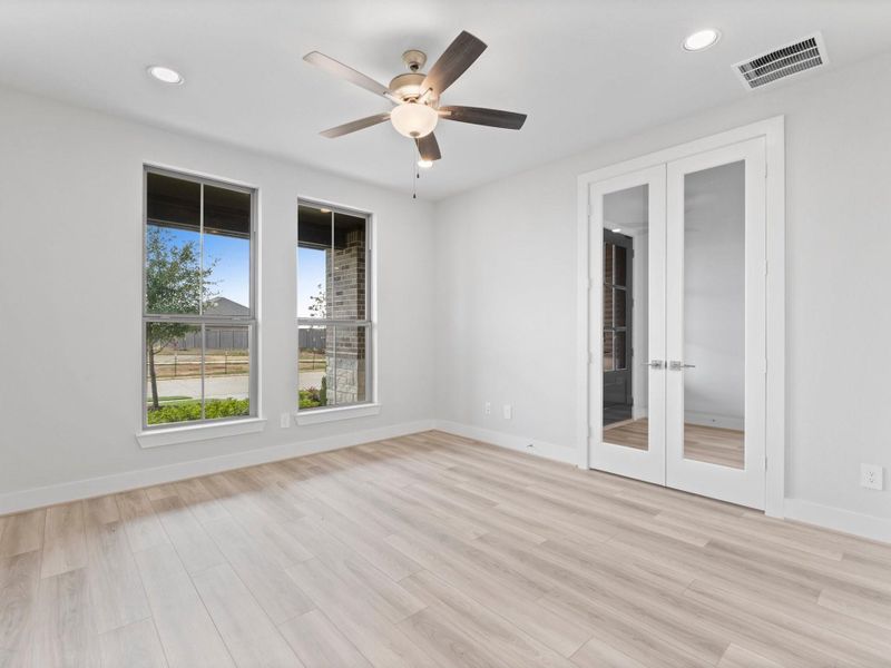 Spacious, unfurnished interior of a new home in The Grand Prairie 60’s, Hockley (Image 13).