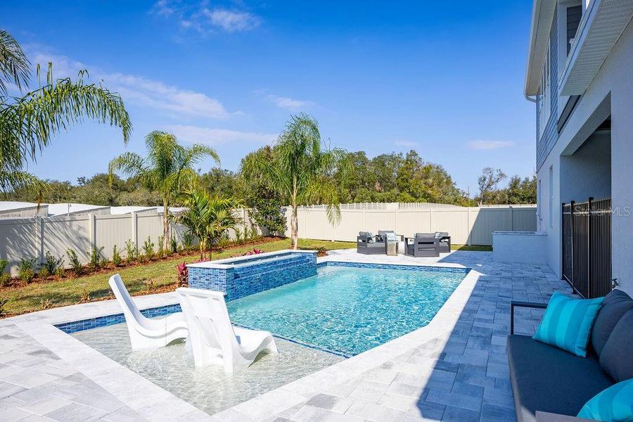 Exterior details and patio area of a home in Wolf Lake Ranch, Apopka (Image 3).