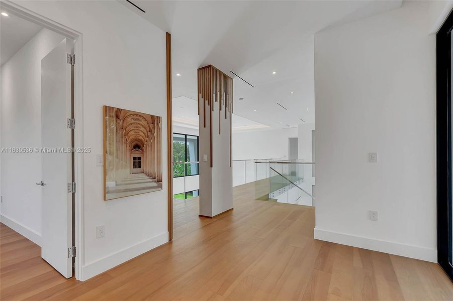 Spacious, unfurnished interior of a new home in , Pinecrest (Image 23).