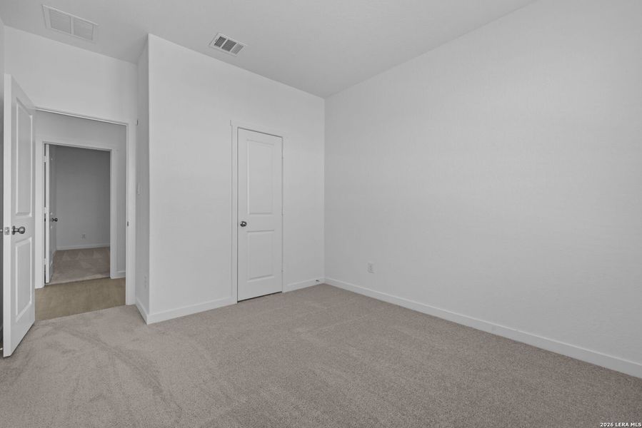 Spacious, unfurnished interior of a new home in Voss Farms, New Braunfels (Image 10).
