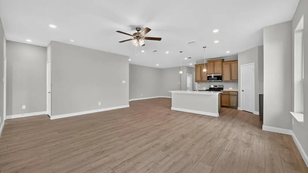 Spacious, unfurnished interior of a new home in Bluestem, Rhome (Image 10).