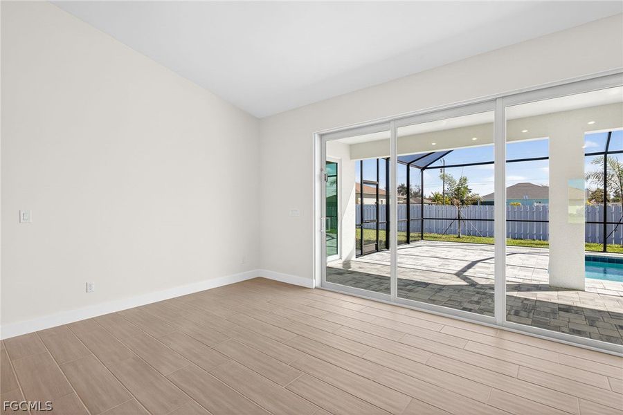 Spacious, unfurnished interior of a new home in Cape Coral, Cape Coral (Image 26).