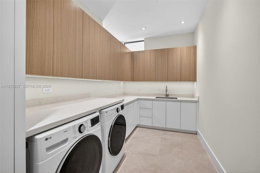 Furnished interior view inside a new home in , Fort Lauderdale (Image 35).