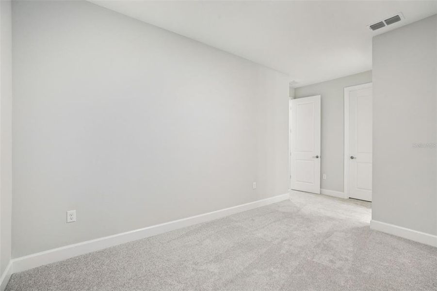 Spacious, unfurnished interior of a new home in Hawk's Overlook, Oviedo (Image 33).