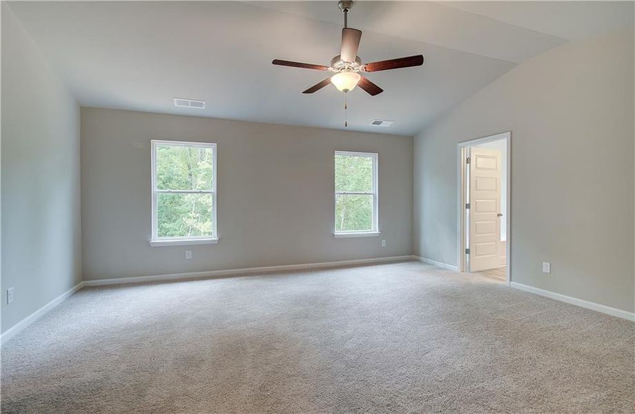 Spacious, unfurnished interior of a new home in Berkeley Lakes, Locust Grove (Image 27).