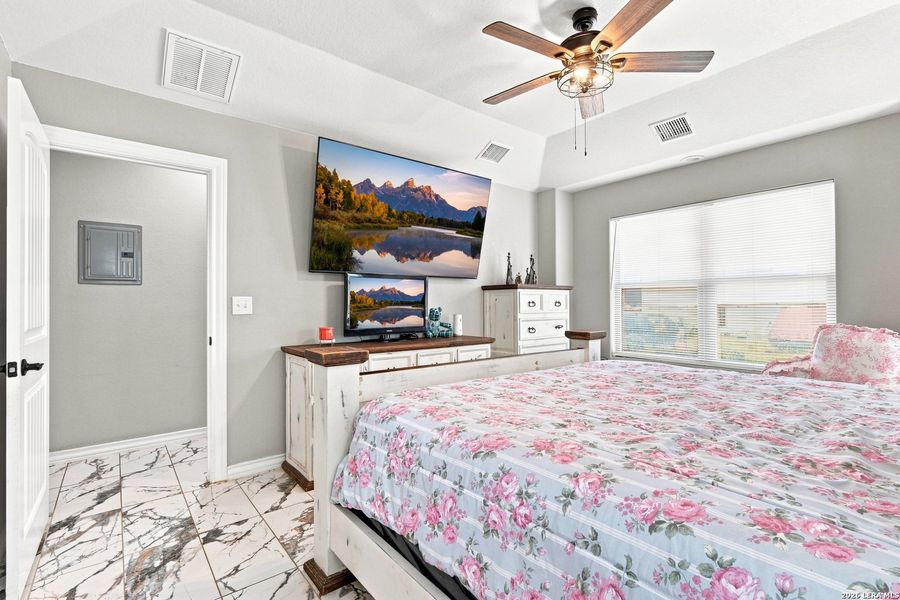 Furnished interior view inside a new home in , Von Ormy (Image 16).