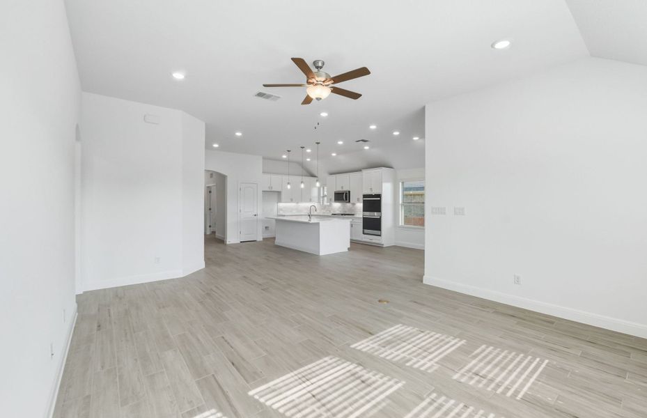Spacious, unfurnished interior of a new home in Saddleback at Santa Rita Ranch, Liberty Hill (Image 43).