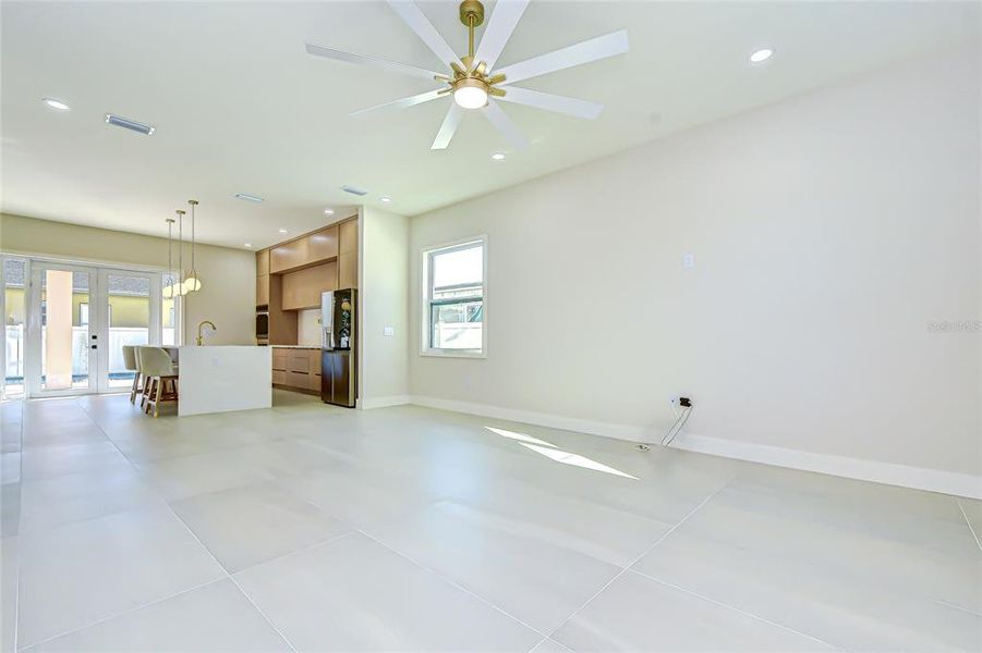 Spacious, unfurnished interior of a new home in , Tampa (Image 72).