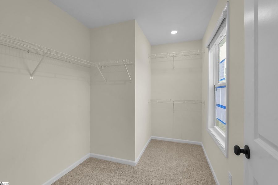 Spacious, unfurnished interior of a new home in Sedona, Greenville (Image 20).