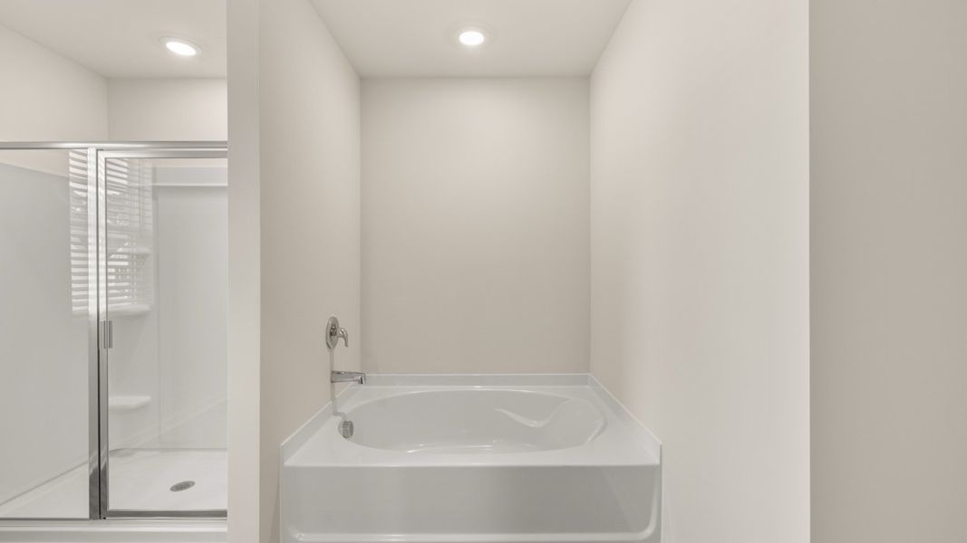 Image 33 representing the Galen by D.R. Horton in Fox Crossing, Griffin, GA.