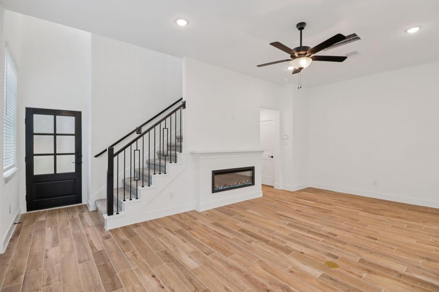 Spacious, unfurnished interior of a new home in Kresston 50's, Montgomery (Image 15).