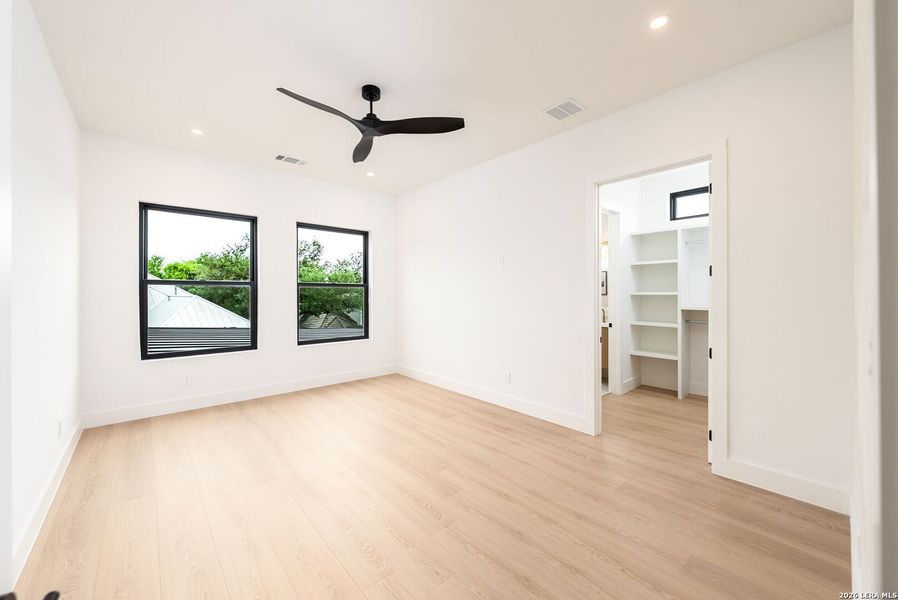Spacious, unfurnished interior of a new home in , San Antonio (Image 20).