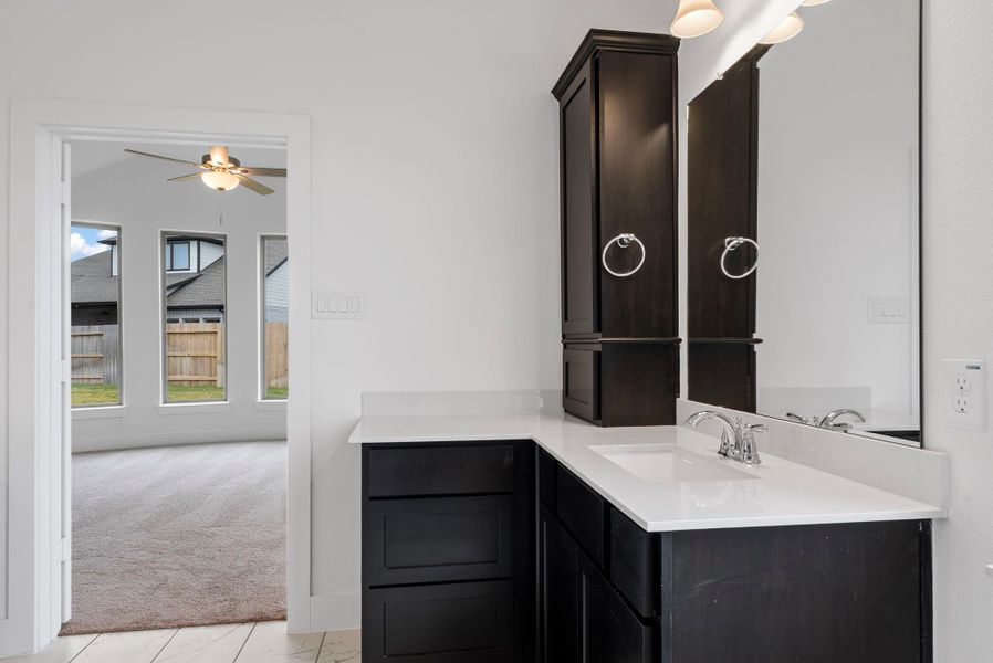 Furnished interior view inside a new home in Valencia 60', Manvel (Image 12).