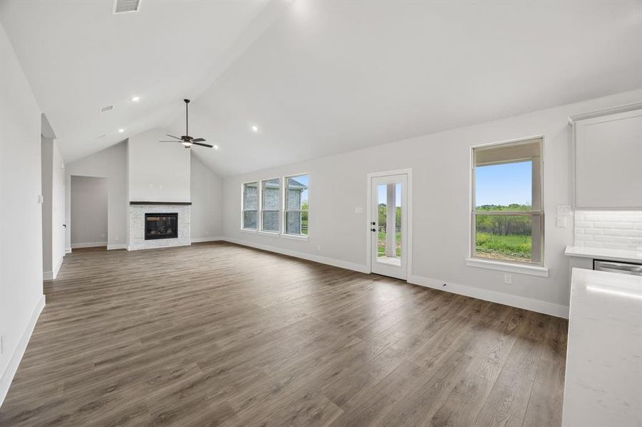 Spacious, unfurnished interior of a new home in Ellis Ranch Estates, Waxahachie (Image 17).