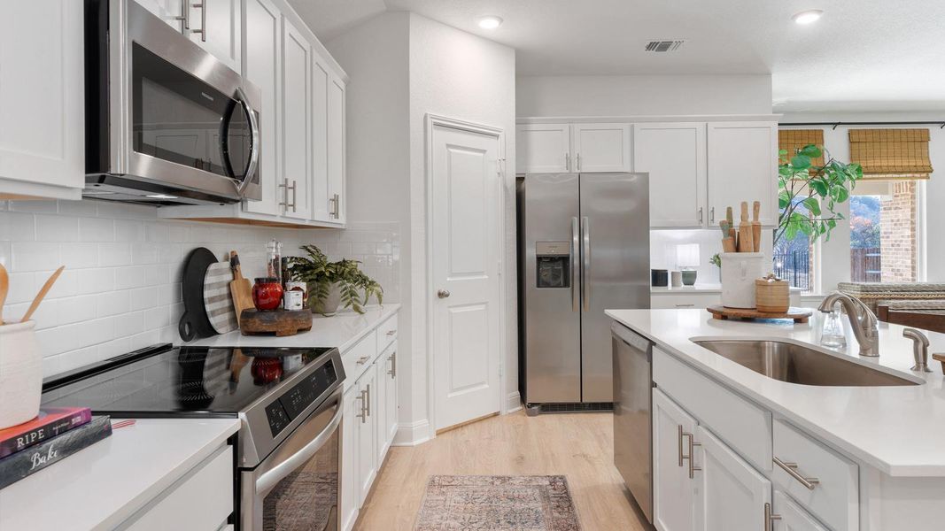 Furnished interior view inside a new home in Riverview, Georgetown (Image 20).