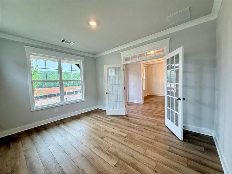 Spacious, unfurnished interior of a new home in Ponderosa Farms Manor, Gainesville (Image 18).